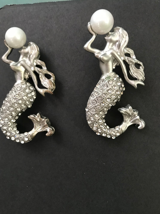 Mermaid fashion pin